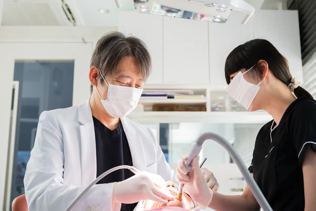 削る量を抑えた治療の様子